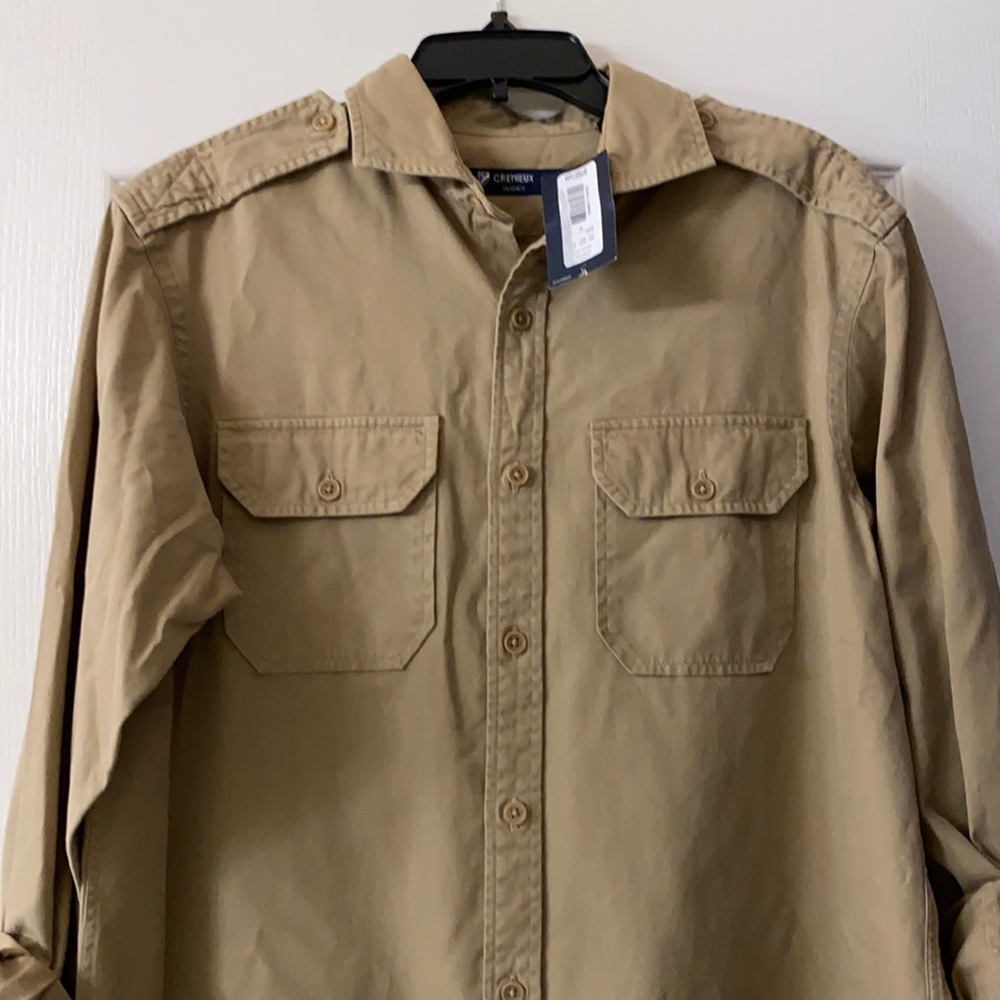 Cremieux Men’s untucked button shirt